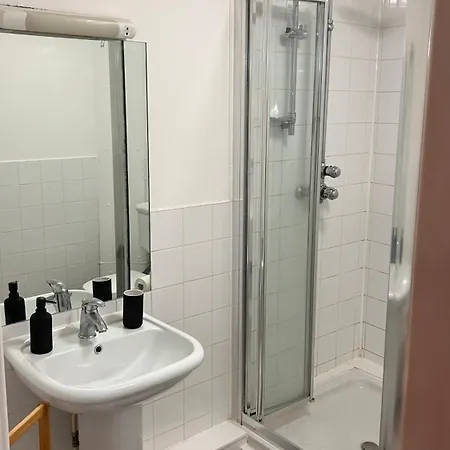 Apartment 1 Bed Flat - Perfect For Short
