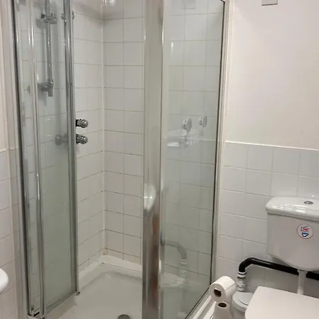 1 Bed Flat - Perfect For Short * Bradford (West Yorkshire)
